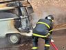 Kombi é parcialmente destruída por fogo em São Miguel do Oeste