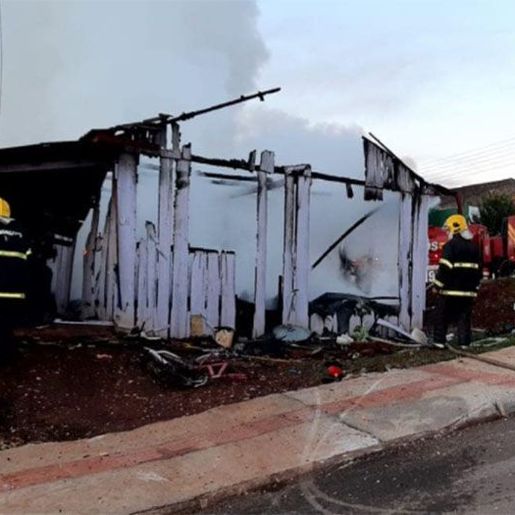 Polícia indica que família já estava morta quando casa pegou fogo em São Domingos