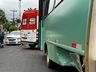 Criança é socorrida pelo SAMU após acidente entre carro e ônibus em SMOeste 