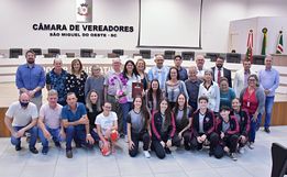 Câmara presta homenagem a Cely Gayardo, multicampeã no futsal feminino