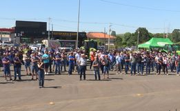 Produtores de SC protestam contra crise do leite e ameaçam deixar setor