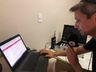 CORONAVÍRUS: Peperi instala estúdio na residência de jornalista para teletrabalho