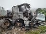 Carreta sai da pista, tomba e pega fogo em Romelândia