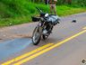 VÍDEOS: Colisão entre carro e moto deixa motociclista gravemente ferido