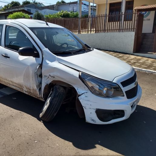 Acidente é registrado em frente a sede da PM em SJCedro