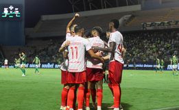 Inter vence o Palmeiras fora de casa e tem pontuação de líder 