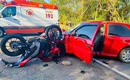 Acidente entre moto e carro deixa dois feridos na SC 163, em Itapiranga