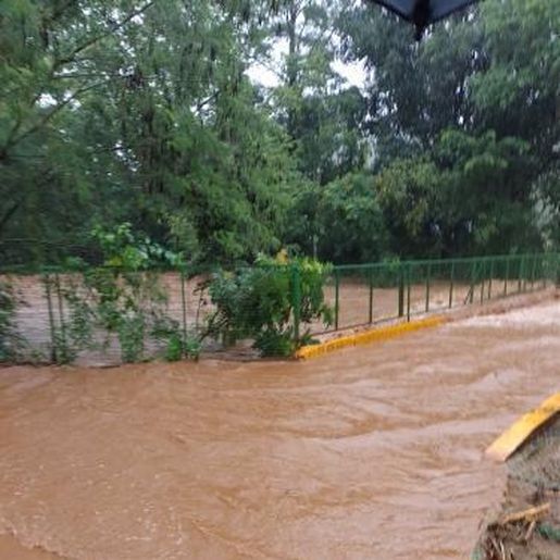Fortes chuvas causam transtornos em vários municípios da região