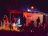 Casa é parcialmente destruída por incêndio em Bandeirante; confira vídeo