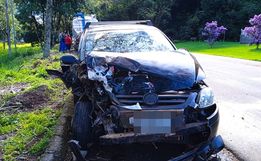 Colisão entre carro e caminhão deixa homem ferido na SC 163
