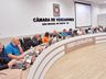 Vereadores derrubam vetos do prefeito à projetos aprovados na Câmara 