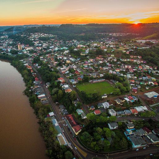 Setor de turismo critica acúmulo de lixo nas calçadas em Itapiranga