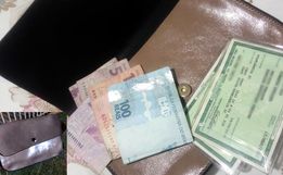 Morador de Guarujá do Sul encontra bolsa com dinheiro e documentos e devolve à dona