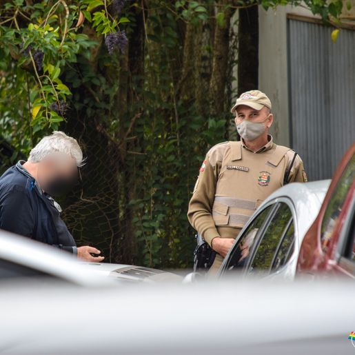 Idoso é agredido por vendedores ambulantes no centro de São Miguel do Oeste