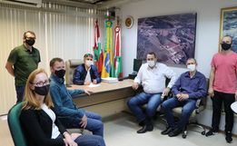 Comitiva de São João do Oeste visita setor produtivo de Concórdia