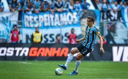 Com gol de "bicicleta", Corinthians bate o Grêmio por 3 a 0 na Arena 