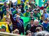 Imagens: Manifestantes pedem intervenção Federal em frente ao 14ºRCMec