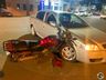 VÍDEO: Entregador fica ferido em colisão entre moto e carro