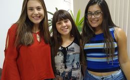 Após ‘perderem’ o pai para o câncer, trigêmeas passam juntas no vestibular e vão cursar medicina