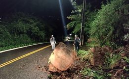 Fortes chuvas causam deslizamento de terra em Itapiranga