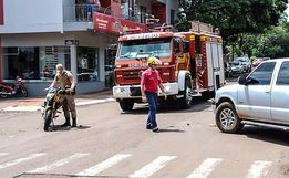 Acidente deixa motociclista ferido no centro de São Miguel do Oeste