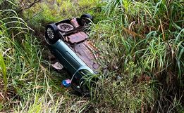 Veículo que saiu da pista e capotou na SC-492 era furtado