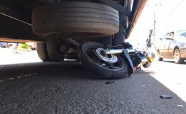 VÍDEO: Acidente deixa motociclista ferido na Avenida Willy Barth