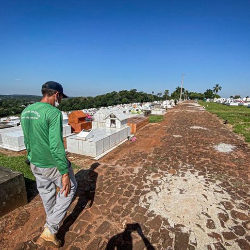 ‘Enterrei seis de Covid ontem e tenho sete para hoje’, diz coveiro de Chapecó