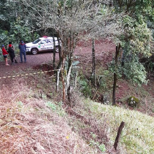 Corpo de homem é encontrado em ribanceira de comunidade em Anchieta