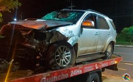 Casal fica ferido em tombamento de camionete na BR-282