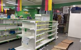 Moradores e comerciantes retiram materiais e pertences devido cheia do Rio Uruguai