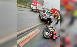 Colisão entre carro e moto deixa homem  gravemente ferido em SMOeste