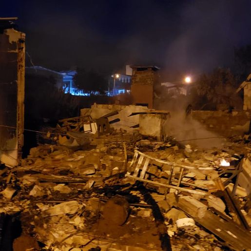 Incêndio atinge quatro casas e mata animais de estimação