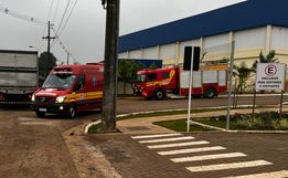 SMO: Mulher é socorrida após ficar com mão presa em máquina de frigorífico 
