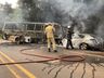 Micro ônibus escolar e carro pegam fogo após colisão na BR-280