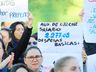 Servidores municipais fazem novo protesto na frente da prefeitura
