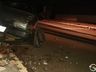 Carro colide em poste e deixa feridos no centro de Itapiranga