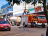 Bombeiros trabalham no rescaldo do incêndio no Super Vipi Center