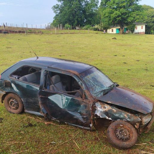 Condutor fica ferido em saída de pista na SC 163 em Descanso
