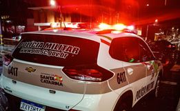 Homem sem CNH e embriagado bate carro em poste e vai preso em SMO 