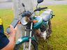 Motociclista sofre ferimentos após colisão em placa de sinalização e poste em SMOeste