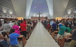 Celebração de véspera de Natal reúne fiéis na Igreja Matriz, em SMO 