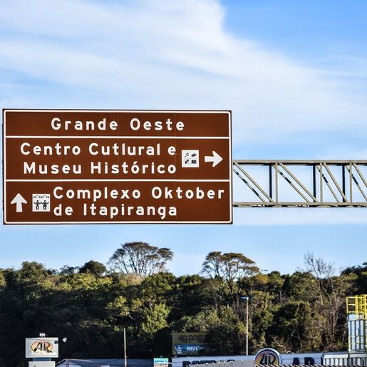 Erro de ortografia em placa chama atenção em São Miguel do Oeste