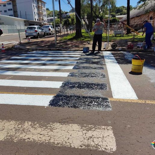 Urbanismo realiza pintura de nova sinalização de trânsito no centro