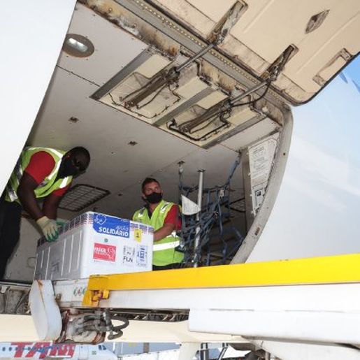 SC recebe 86,4 mil doses da Coronavac e inicia distribuição nesta quarta-feira