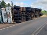 Carreta carregada com cereais tomba na SC-163, entre Descanso e Iporã do Oeste