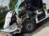 Motorista fica preso às ferragens após colisão entre van e caminhão na BR-163
