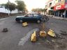 VÍDEO: Caminhão destrói rotatória e condutor foge do local 