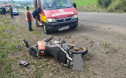 Colisão lateral entre moto e carro deixa motociclista ferido na BR 163