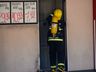 Bombeiros trabalham no rescaldo do incêndio no Super Vipi Center